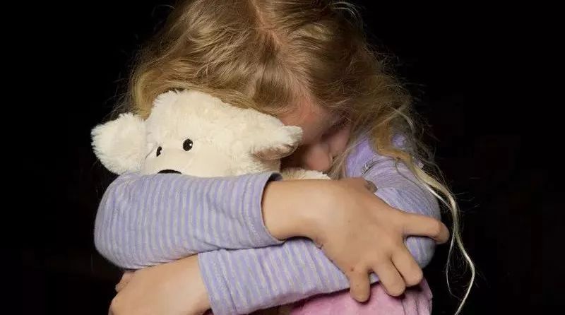 美国母亲: 4岁女儿日托中心被性侵 20多个孩子受害