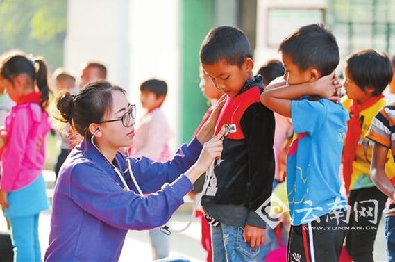 贫困生人均年收入_贫困生家庭人均年收入(3)