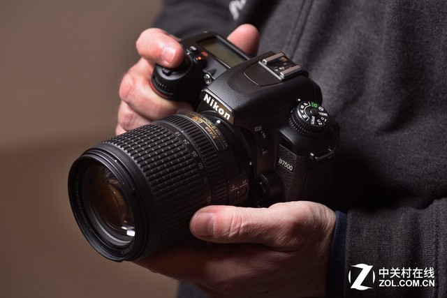 要专业还是要低价?相机发展来到了分岔路