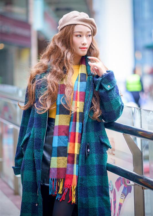 街拍穿黑丝的时尚美女