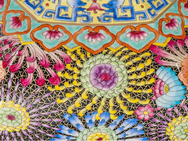 乾隆 粉彩描金开光花鸟纹六方瓶