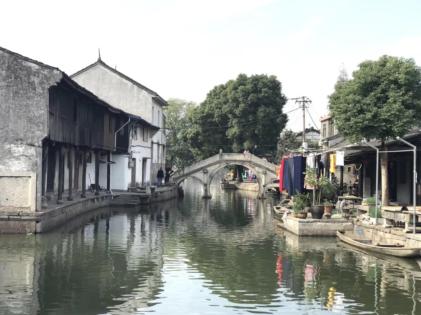 深秋的江南水乡,小桥流水人家,宛如水墨