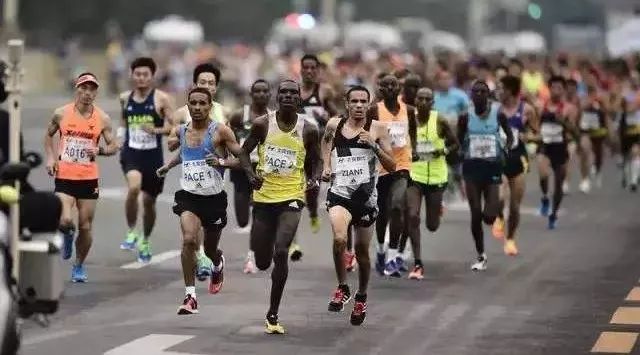 奔跑在中国马拉松赛道上的非洲人
