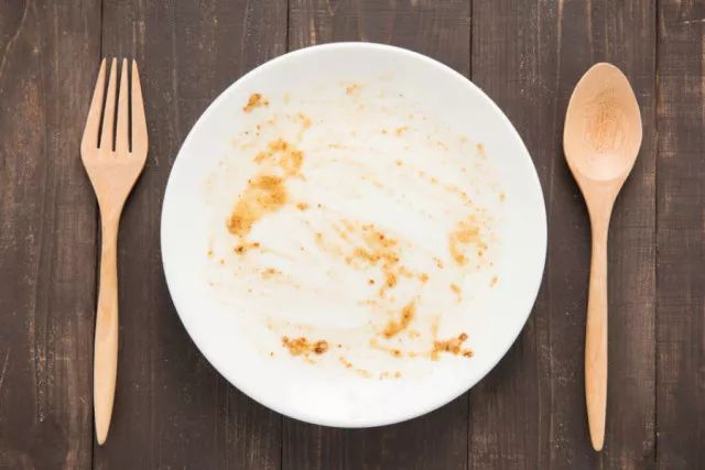 剩饭剩菜含亚硝酸盐，吃了会致癌吗？