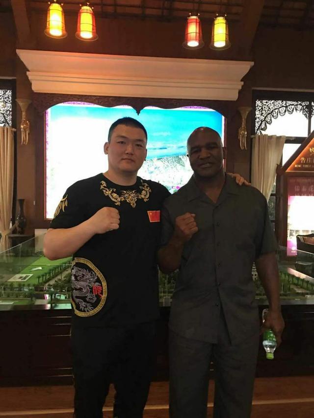 张君龙世界排名远超新科重量级拳王,中国泰森