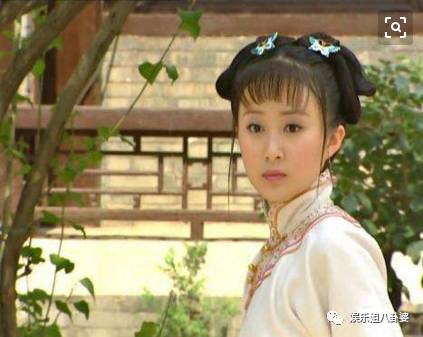 古装头戴蝴蝶发簪,赵丽颖垫底,黄奕第二,最后一