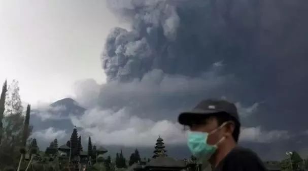 巴厘岛火山喷发5万游客被困，什么时候能去旅游？