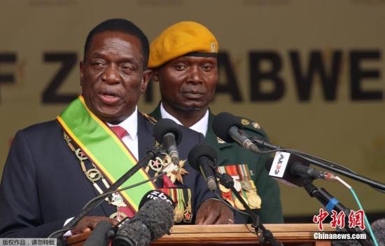 津巴布韦新任总统埃默森・姆南加古瓦发表讲话。