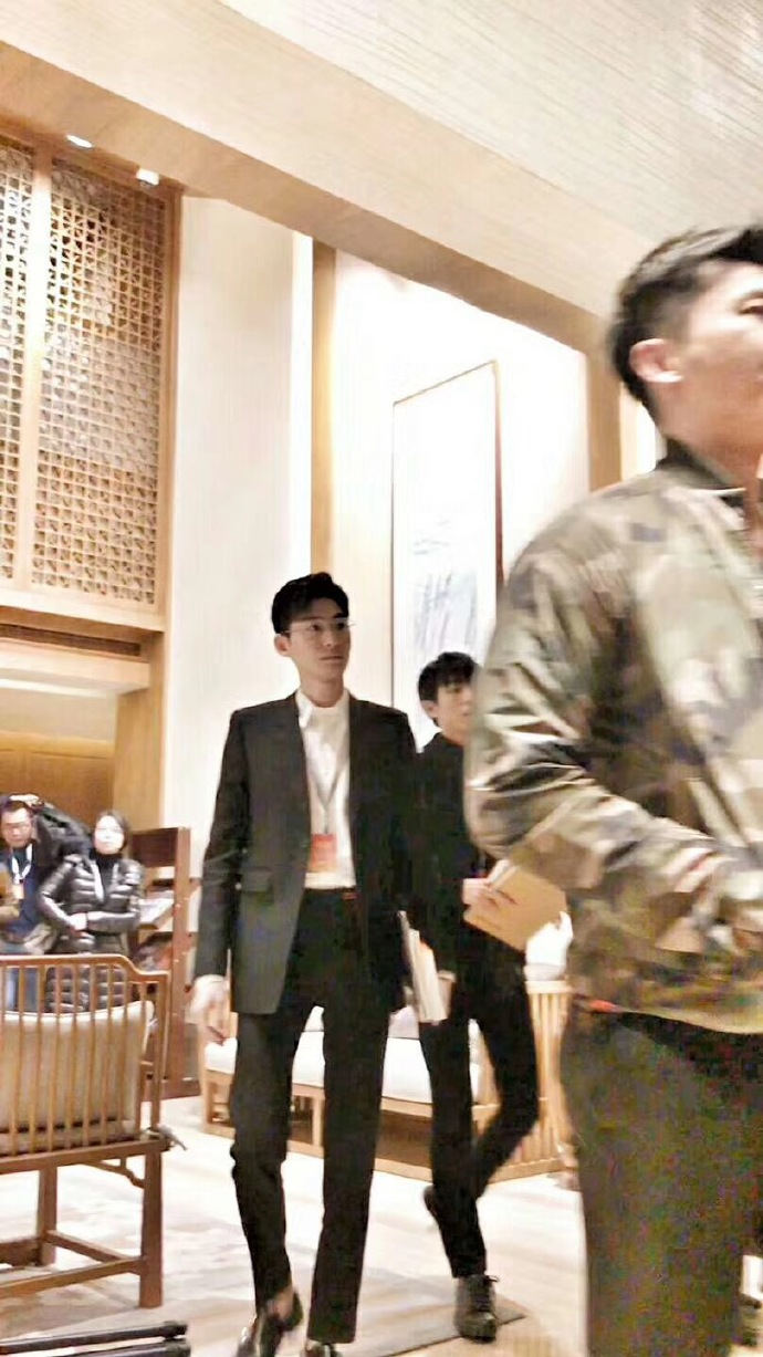 3ff03be7ly1flwzy0d2wvj20mi140gr4