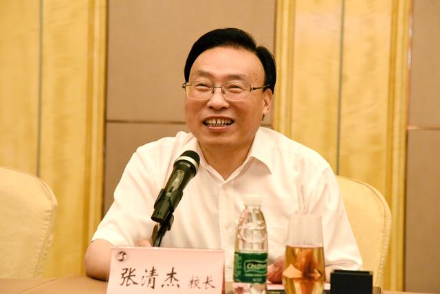 新院士张清杰:国际首台太阳能热电—光电复合发电实验系统研制者 新院士张清杰:国际首台太阳能热电—光电复合发电实验系统研制者