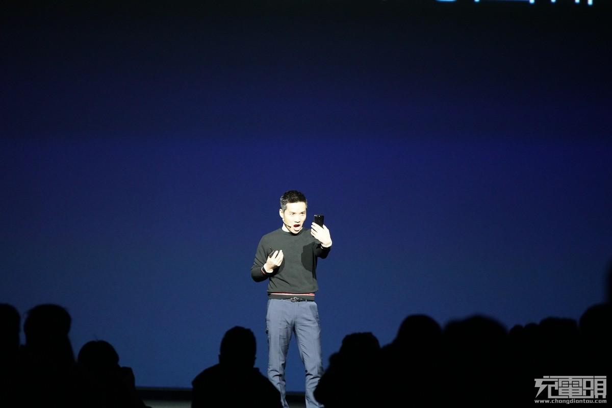 充电头网在现场:一加发布OnePlus 5T全面屏智