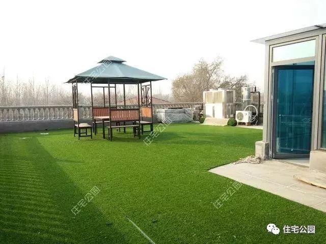 农村伯父100万建房阳光房做菜地屋顶做绿茵场村里炸了锅