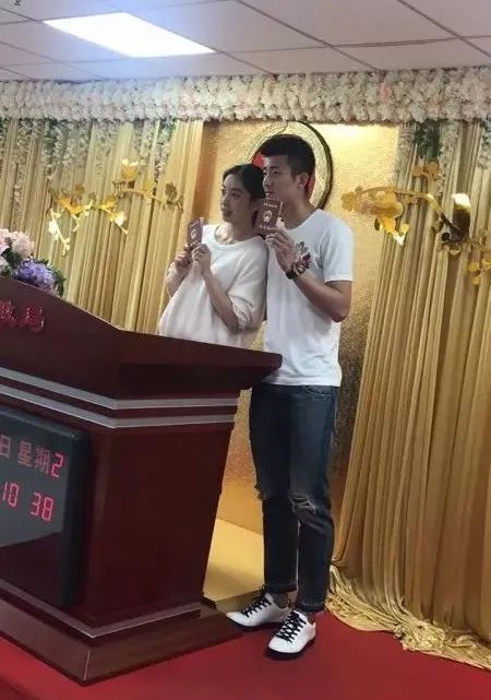 谌龙&王适娴领证结婚!十年恋爱长跑终成眷属