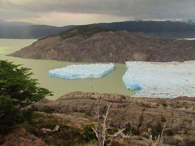 著名的冰川发生断裂，巨大冰体因气候变暖将会消失