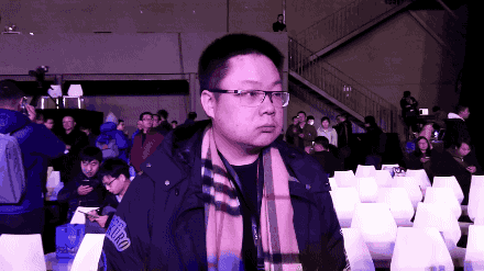 早报:荣耀V10闪存确认/小米6吃奥利奥 早报:荣耀V10闪存确认/小米6吃奥利奥