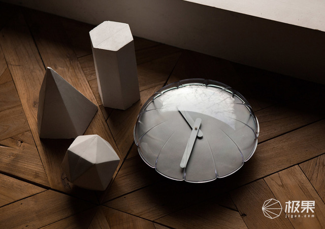 设计师打造气球挂钟,简约造型充满童趣! 设计师打造气球挂钟,简约造型充满童趣!