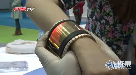 三星电池又粗大事了！搞出石墨烯锂电池，12分钟充满能用好几天