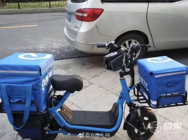 三星电池又粗大事了！搞出石墨烯锂电池，12分钟充满能用好几天