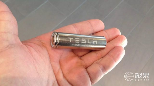 三星电池又粗大事了！搞出石墨烯锂电池，12分钟充满能用好几天