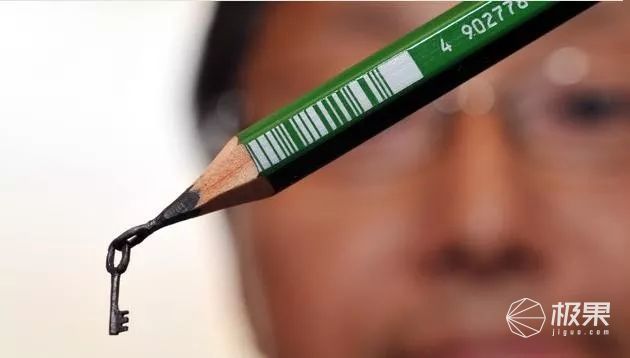 三星电池又粗大事了！搞出石墨烯锂电池，12分钟充满能用好几天