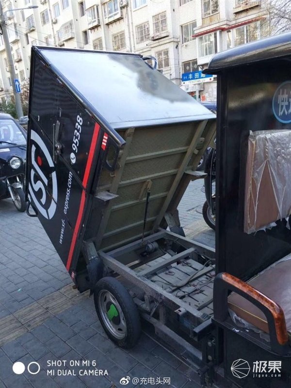 三星电池又粗大事了！搞出石墨烯锂电池，12分钟充满能用好几天