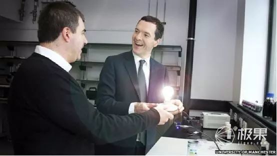 三星电池又粗大事了！搞出石墨烯锂电池，12分钟充满能用好几天