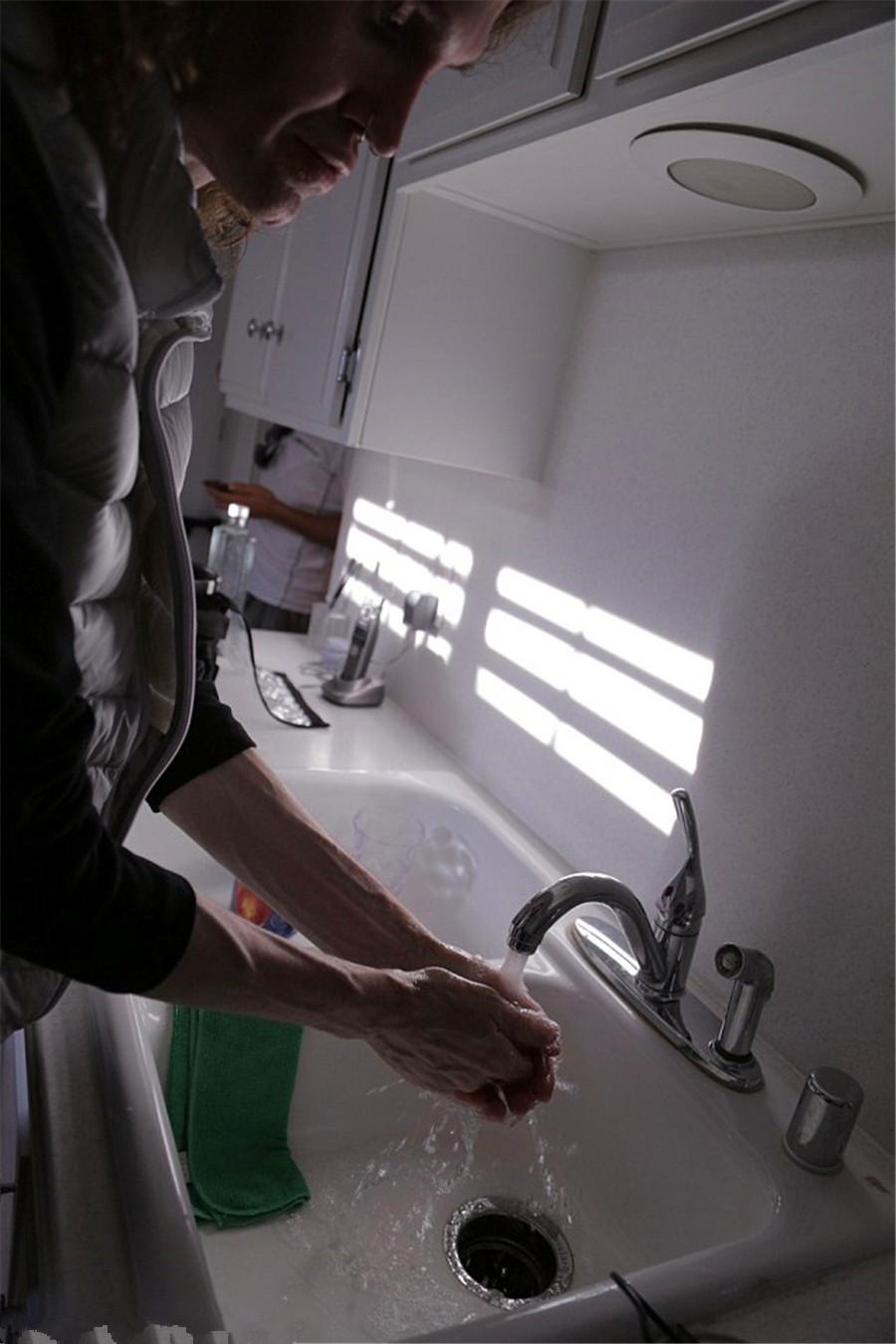 男子一天要洗几百次手,因洁癖和强迫症丢了女友