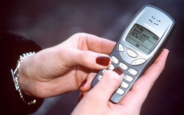 世界第一条短信诞生在 25 年前，今天你还会用短信干什么？