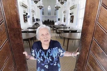 叫得出整栋楼男生的名字,还知道他们的女朋友