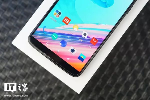 【IT之家出品】一加手机5T开箱图赏:颜值出色
