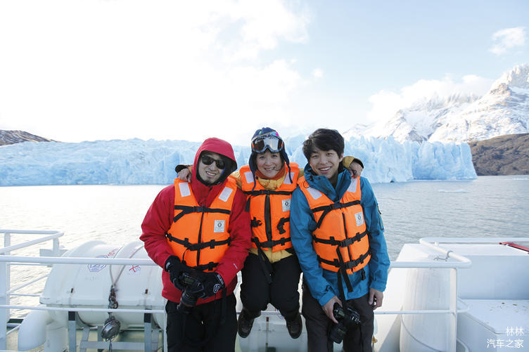 翻出老照片，2011年我们在智利百内国家公园看大冰川，当时还是小鲜肉罗浩。