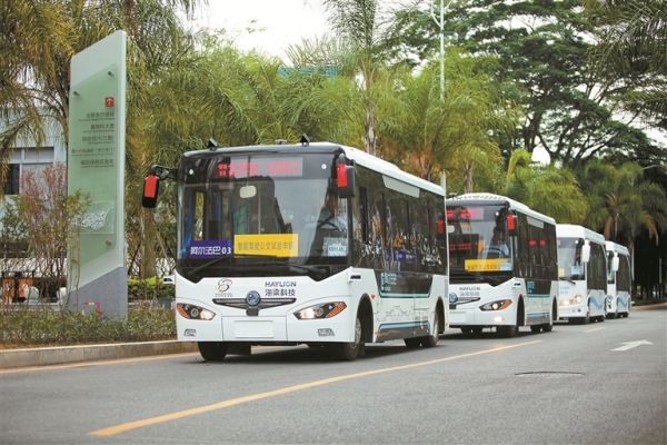 深圳无人驾驶公交“开跑” 你敢坐吗？