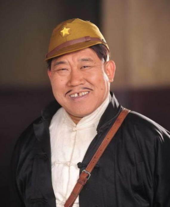 被称为中国最丑的男明星,因太丑被炒鱿鱼,如今