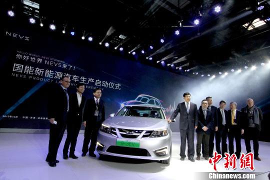 9-3车型缓缓驶下工厂生产线。 张道正 摄 9-3车型缓缓驶下工厂生产线。 张道正 摄