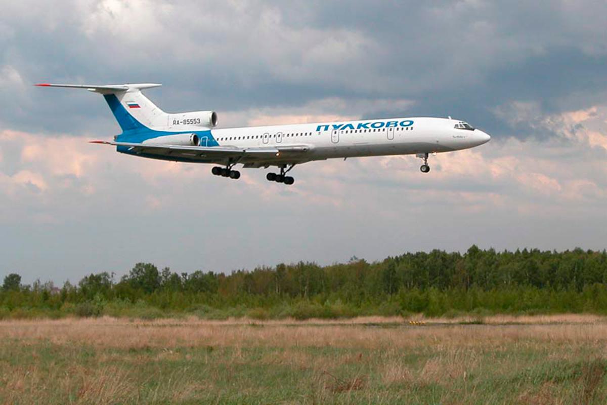 图-154是图波列夫设计局研制的三发喷气式中远程客机,现为俄罗斯和
