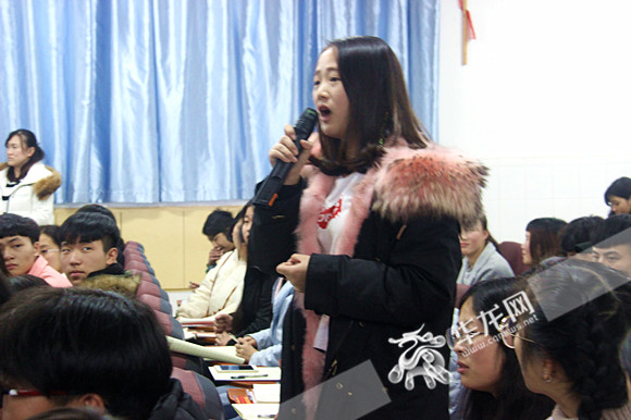 十九大精神走进巴南职教中心 著名制琴师带领大