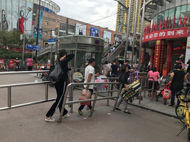 消失中的服装批发市场，一个时代已远去
