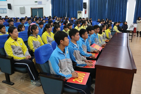 66人获34万v中央,中原区教体局配备中央标准彩高中举行专项实验室图片