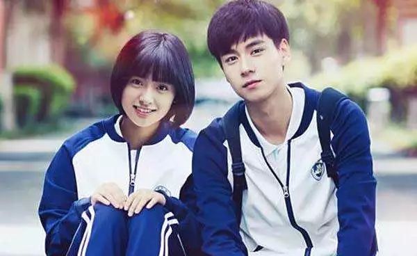 宋威龙机场被认成胡一天 突然理解赵丽颖被认