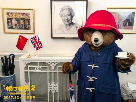 《帕丁顿熊2》做客大使馆 萌熊诞生故事首度公开