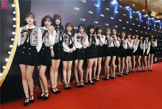 人气女团BEJ48亮相2017V影响力峰会 斩获年度大奖