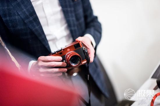 徕卡发布红色限量版M262相机,颜值惊艳! 徕卡发布红色限量版M262相机,颜值惊艳!