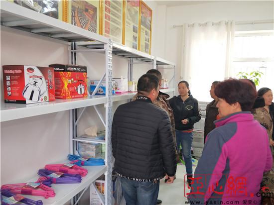 新疆塔城市二工镇喀拉墩村党员群众积分超市开