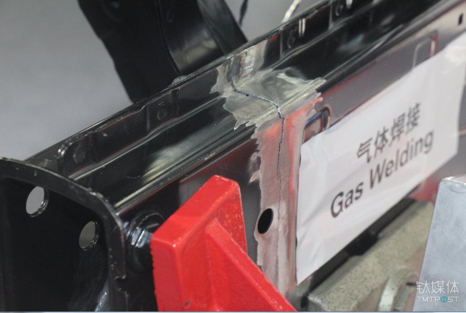 气体焊接处已经裂开