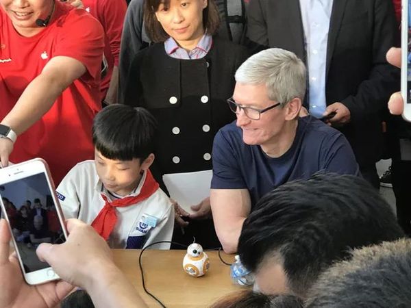 库克空降广州Apple Store 居然是为了小学生？