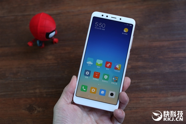 799元!全面屏红米5开箱图赏:屏占颜值大增