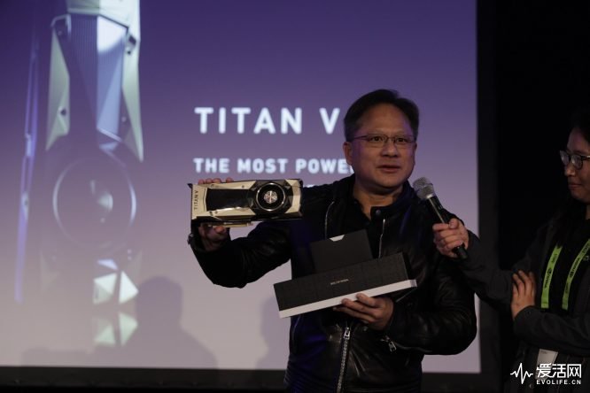 黄仁勋突然发布NVIDIA TITAN V 性能完爆现任卡皇9倍