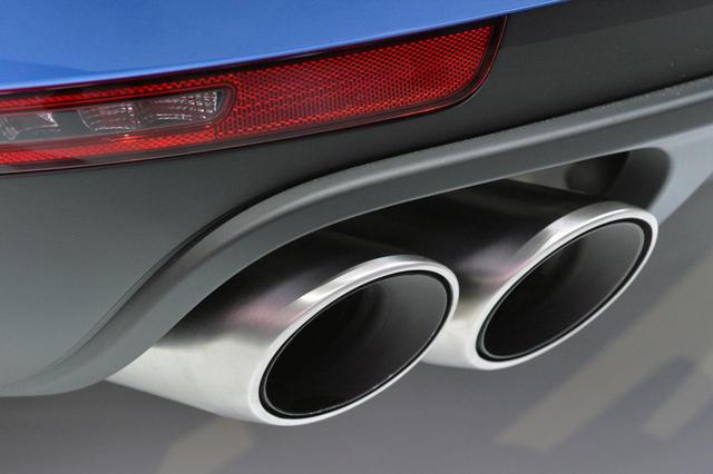 排气管喷的水万万不能喝，但氢燃料汽车是例外，原因你猜到了吗？
