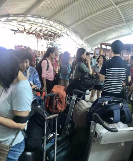 1.7万中国人被困巴厘岛:天朝果断派6架飞机撤