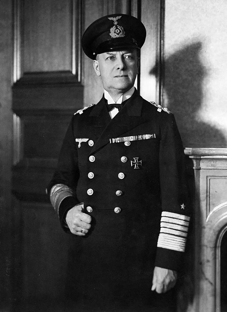 如海军总司令雷德尔,在1938 年前一直反对与英国的战争.